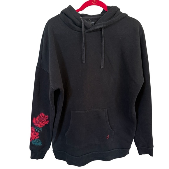 Volcom Women’s Hoodie Black Rose Embroidered Sweatshirt Medium Floral Streetwear - Picture 1 of 8